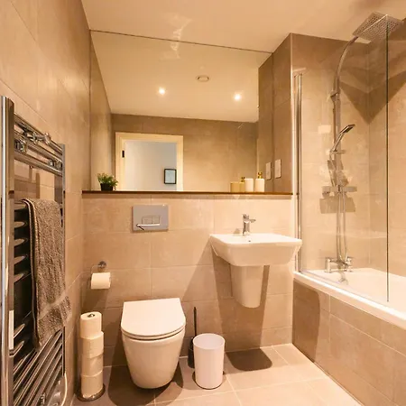 Springwell Gardens Near Station & Centre