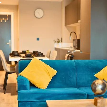 Springwell Gardens Near Station & Centre