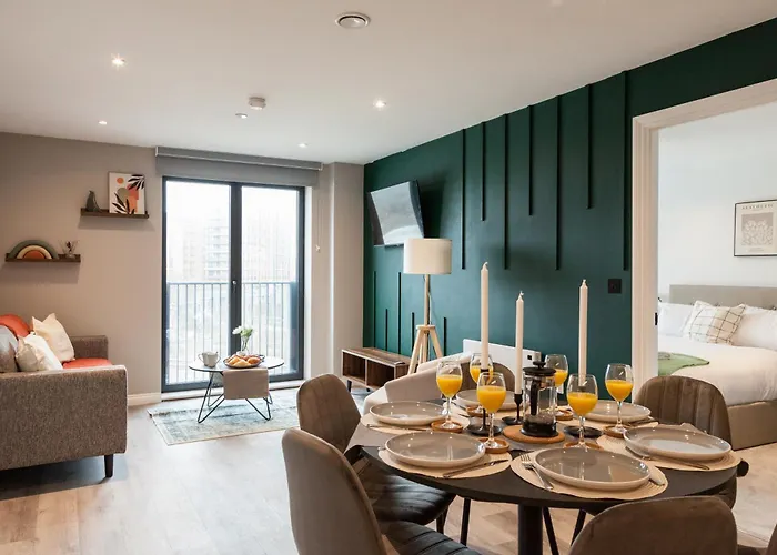 Апартаменти Springwell Gardens Near Station & Centre *