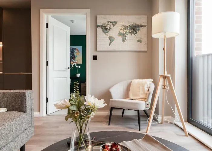 Апартаменти Springwell Gardens Near Station & Centre