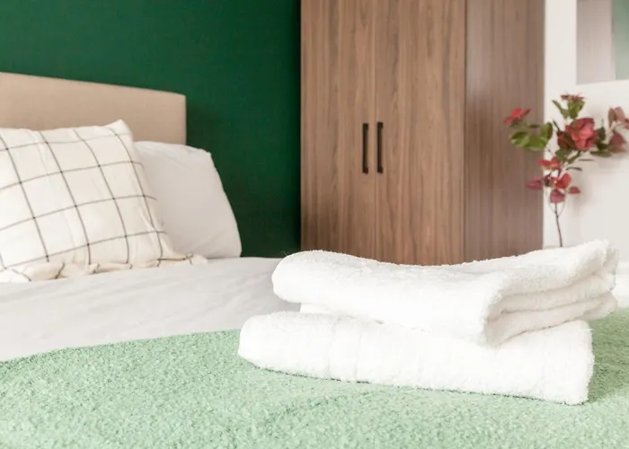 Springwell Gardens Near Station & Centre