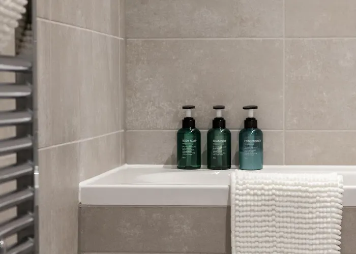 Springwell Gardens Near Station & Centre