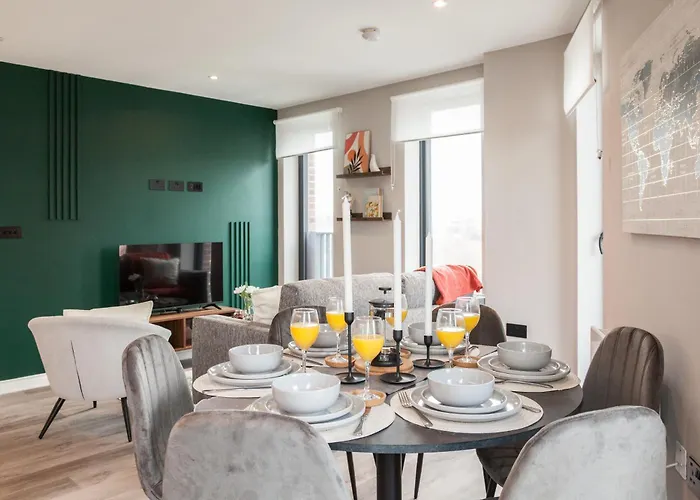 Springwell Gardens Near Station & Centre *