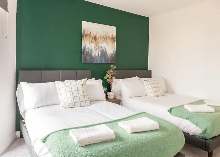 Springwell Gardens Near Station & Centre Leeds (West Yorkshire)