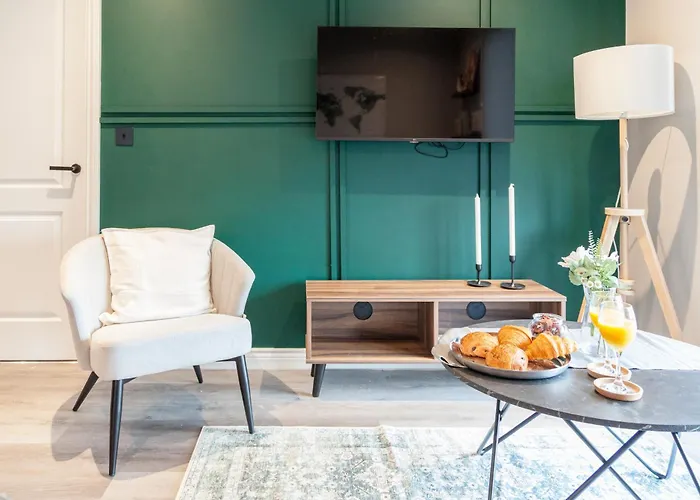 Апартаменти Springwell Gardens Near Station & Centre