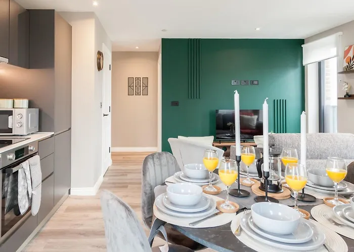 Springwell Gardens Near Station & Centre *