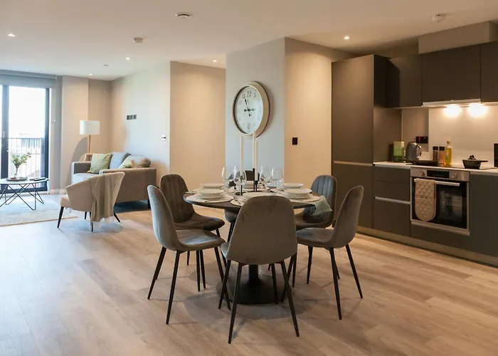 Springwell Gardens Near Station & Centre