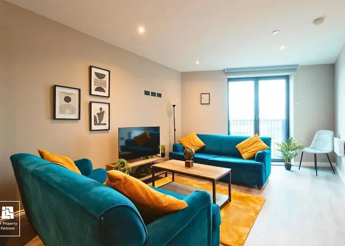 Springwell Gardens Near Station & Centre 利兹