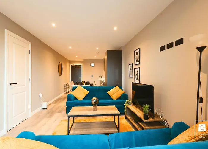 Springwell Gardens Near Station & Centre * 利兹