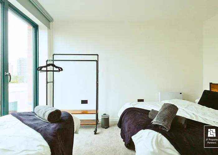 Springwell Gardens Near Station & Centre Apartmán *