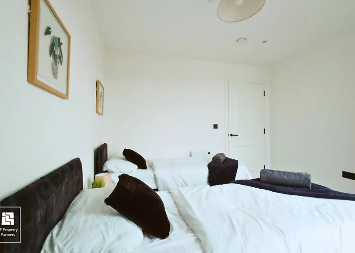 Springwell Gardens Near Station & Centre Leeds (West Yorkshire)