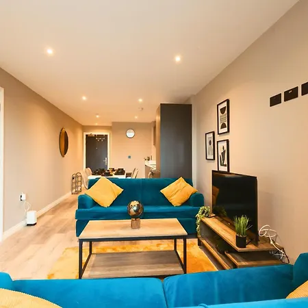 Springwell Gardens Near Station & Centre * 利兹