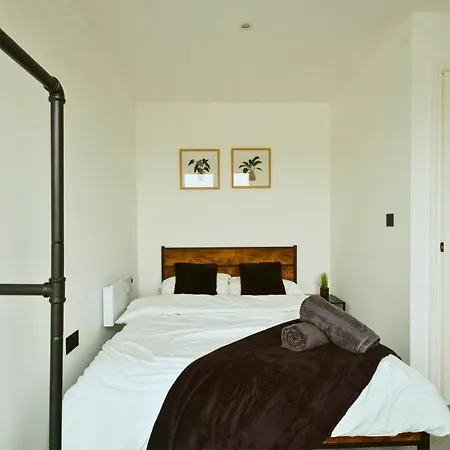 Springwell Gardens Near Station & Centre