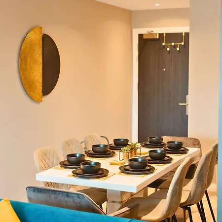 Springwell Gardens Near Station & Centre * 利兹