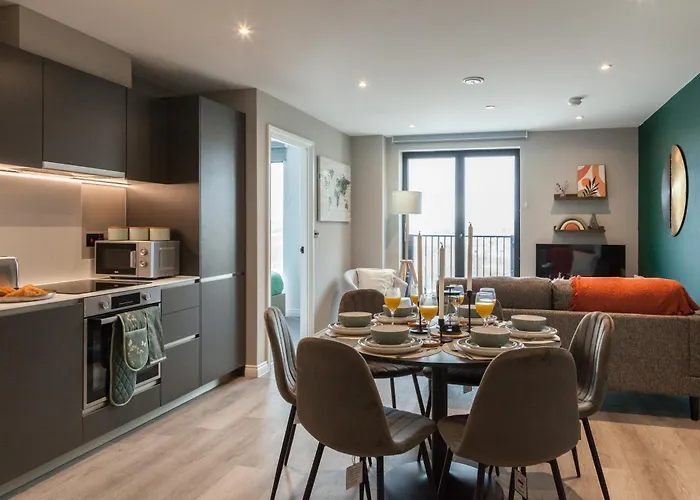 Апартаменты Springwell Gardens Near Station & Centre *