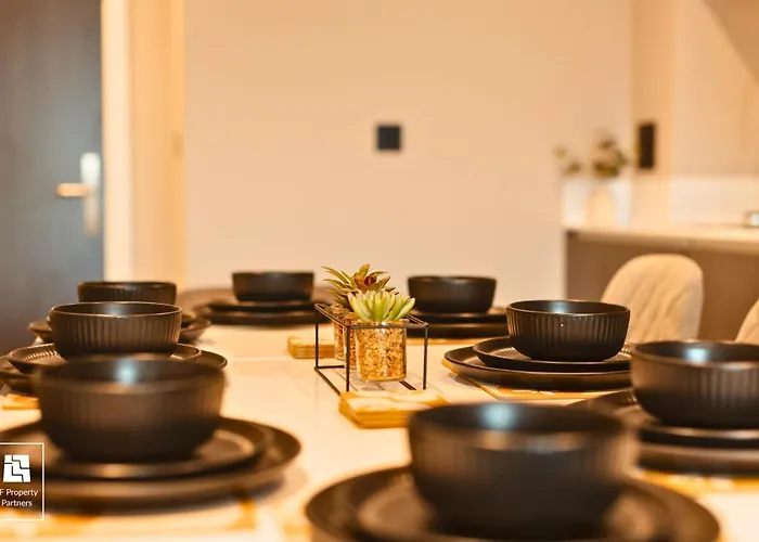 Springwell Gardens Near Station & Centre *