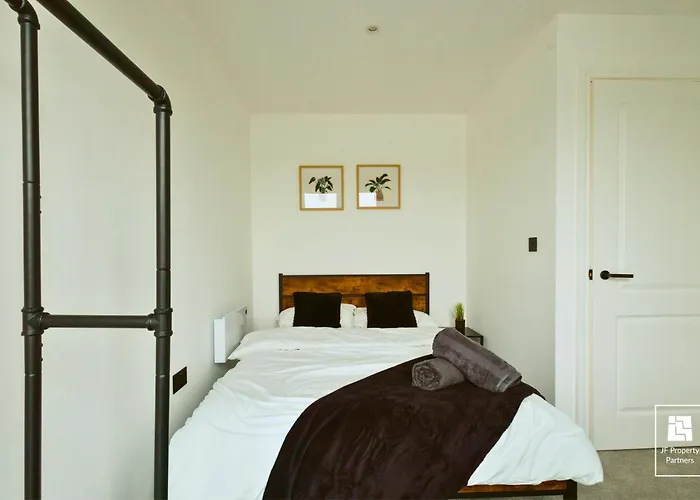 Springwell Gardens Near Station & Centre